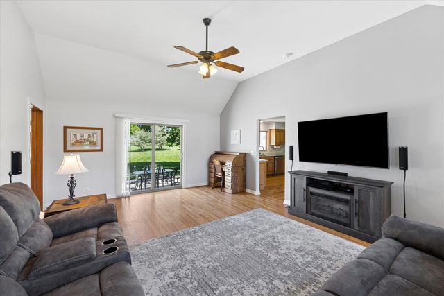 36W793 Red Gate Court, St. Charles, IL 60175