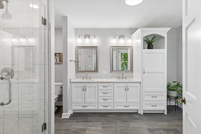 36W793 Red Gate Court, St. Charles, IL 60175