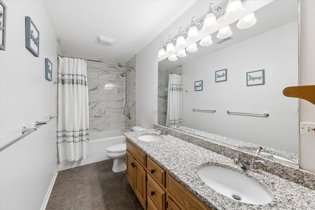 36W793 Red Gate Court, St. Charles, IL 60175