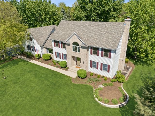 36W793 Red Gate Court, St. Charles, IL 60175