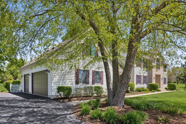 36W793 Red Gate Court, St. Charles, IL 60175