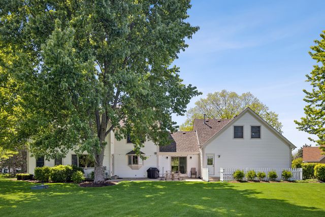 36W793 Red Gate Court, St. Charles, IL 60175