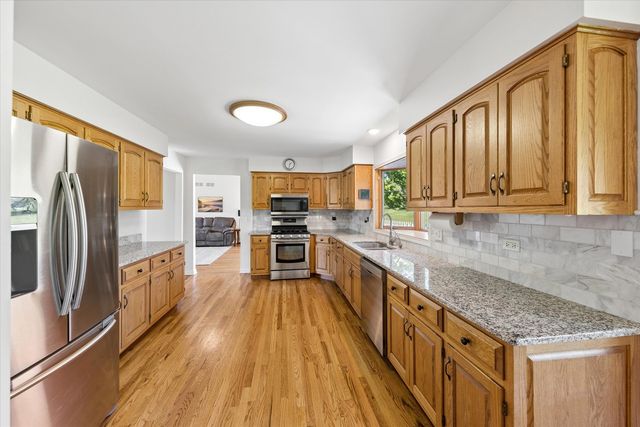 36W793 Red Gate Court, St. Charles, IL 60175
