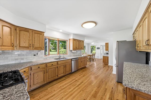 36W793 Red Gate Court, St. Charles, IL 60175