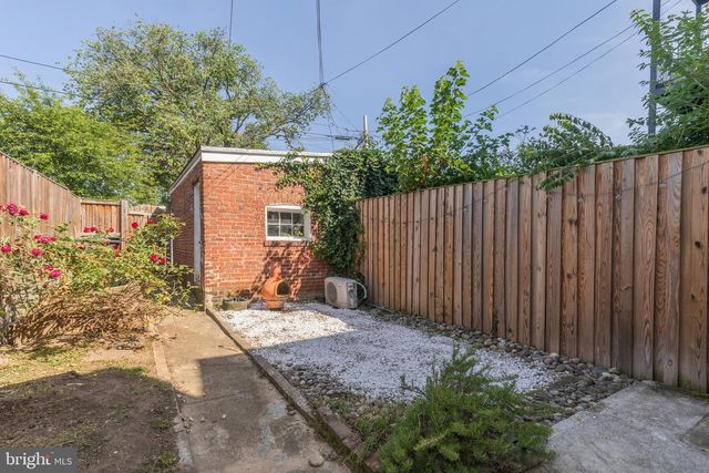 1217 HOLBROOK ST NE, Washington, DC 20002