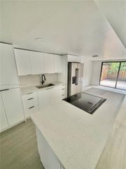 8010 NW 27th Pl 8010, Sunrise, FL 33322