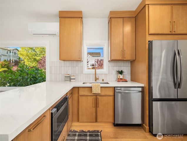 7216 33rd Avenue NW, Seattle, WA 98117