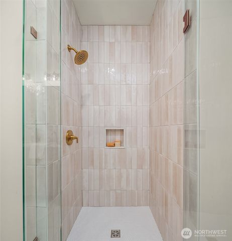 7216 33rd Avenue NW, Seattle, WA 98117