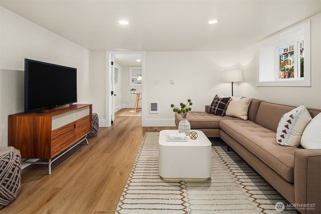 7216 33rd Avenue NW, Seattle, WA 98117