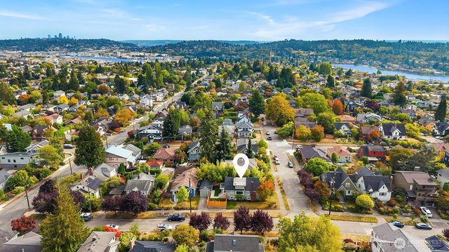 7216 33rd Avenue NW, Seattle, WA 98117