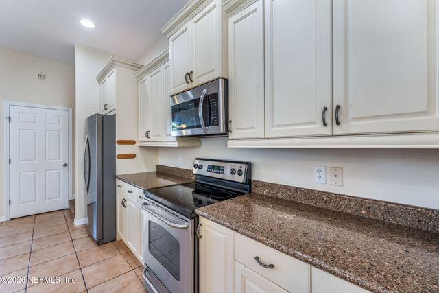 18 LEWISTON Court, Palm Coast, FL 32137