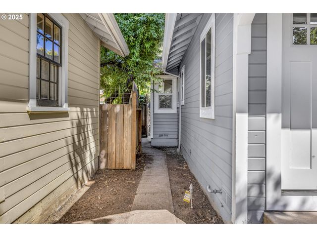 461 BLAIR Blvd, Eugene, OR 97402