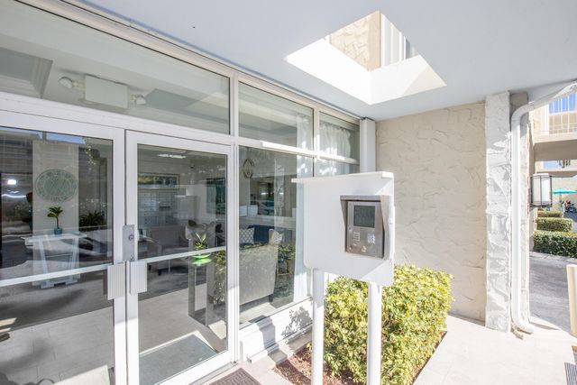 3230 S OCEAN Boulevard E609, Palm Beach, FL 33480