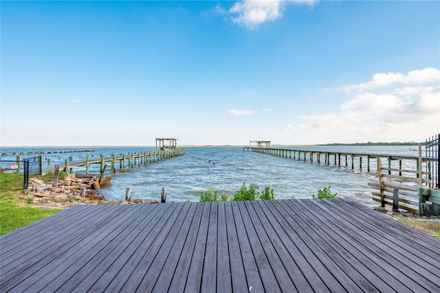 1643 Dick Bay Drive, Dickinson, TX 77539