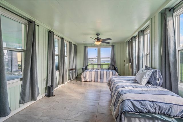 1643 Dick Bay Drive, Dickinson, TX 77539
