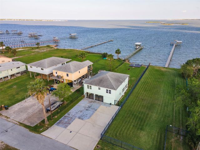 1643 Dick Bay Drive, Dickinson, TX 77539