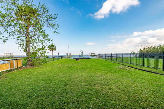 1643 Dick Bay Drive, Dickinson, TX 77539