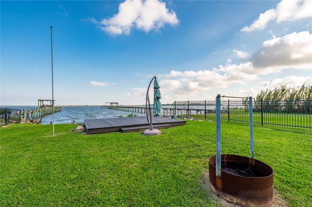 1643 Dick Bay Drive, Dickinson, TX 77539
