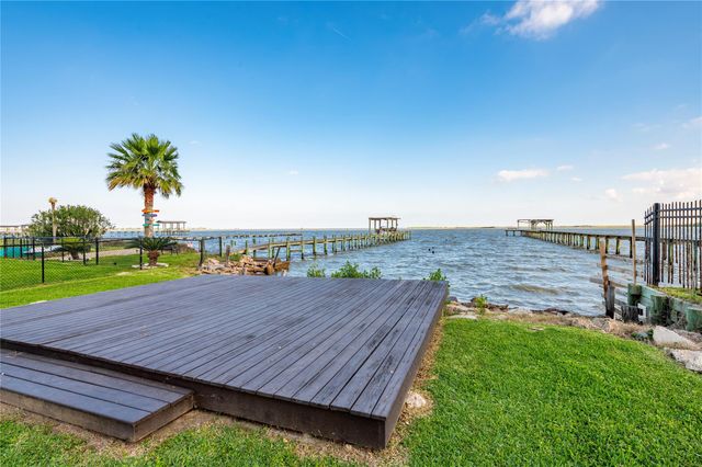1643 Dick Bay Drive, Dickinson, TX 77539