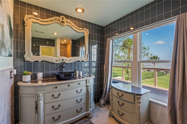 1643 Dick Bay Drive, Dickinson, TX 77539