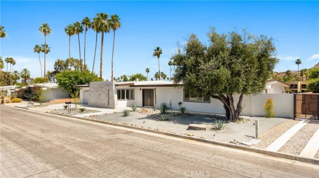 5191 E Lakeside Dr, Palm Springs, CA 92264