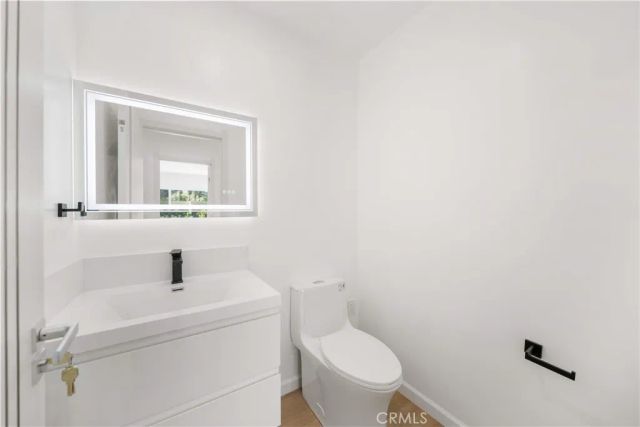 5191 E Lakeside Dr, Palm Springs, CA 92264