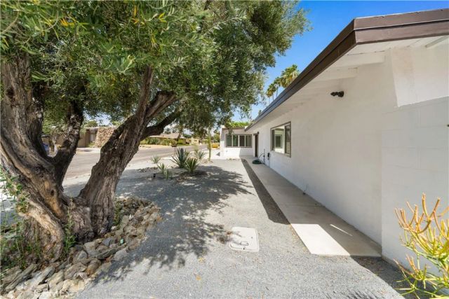 5191 E Lakeside Dr, Palm Springs, CA 92264