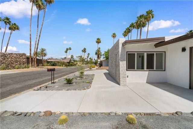 5191 E Lakeside Dr, Palm Springs, CA 92264
