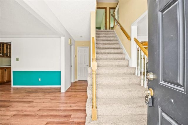 3907 Clearbrook Drive, Lee's Summit, MO 64064