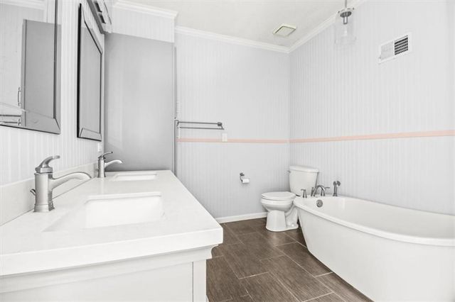 3907 Clearbrook Drive, Lee's Summit, MO 64064