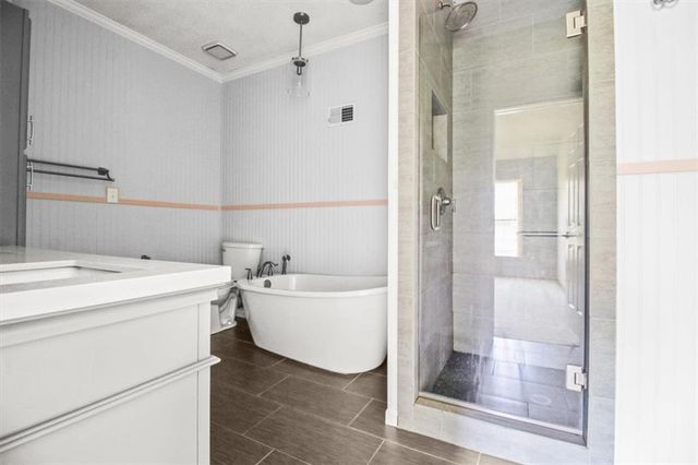 3907 Clearbrook Drive, Lee's Summit, MO 64064