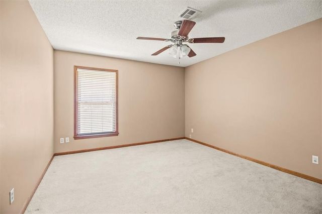 3907 Clearbrook Drive, Lee's Summit, MO 64064