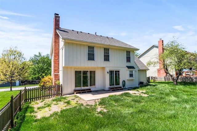 3907 Clearbrook Drive, Lee's Summit, MO 64064