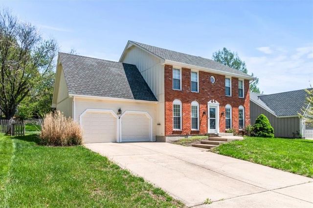 3907 Clearbrook Drive, Lee's Summit, MO 64064