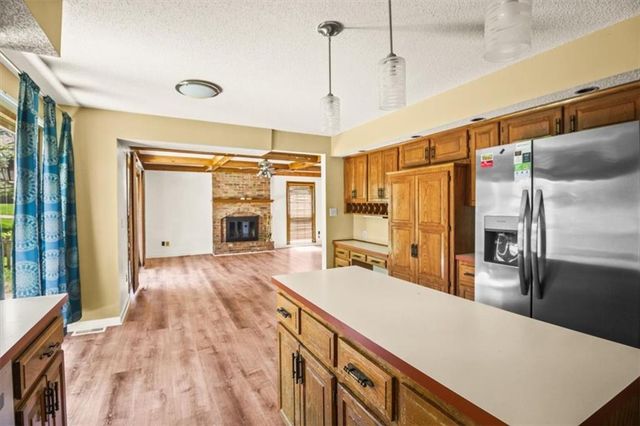 3907 Clearbrook Drive, Lee's Summit, MO 64064