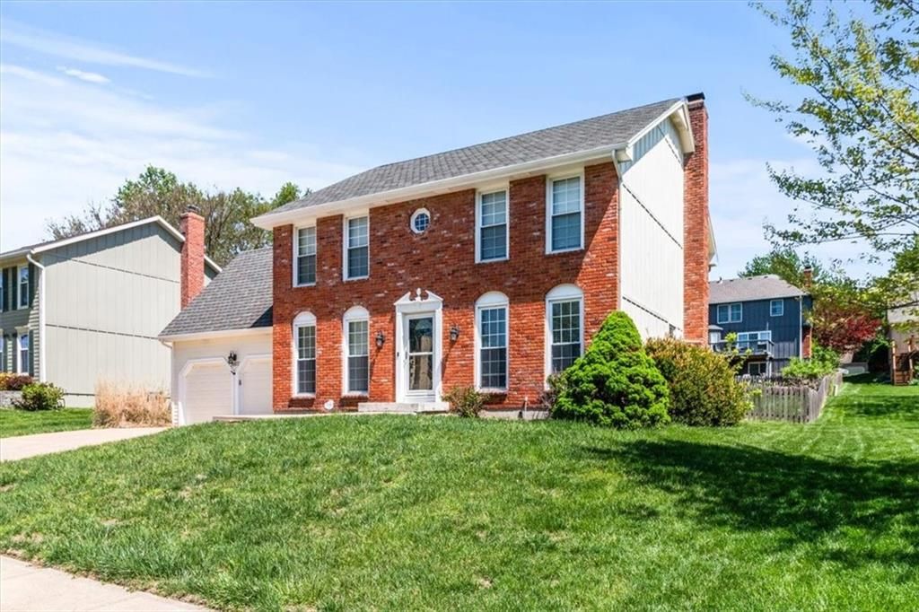 3907 Clearbrook Drive, Lee's Summit, MO 64064