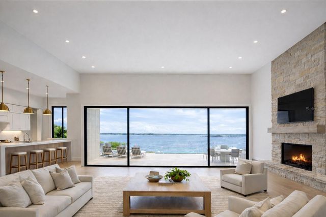 6043 BAYOU GRANDE BOULEVARD NE, St Petersburg, FL 33703