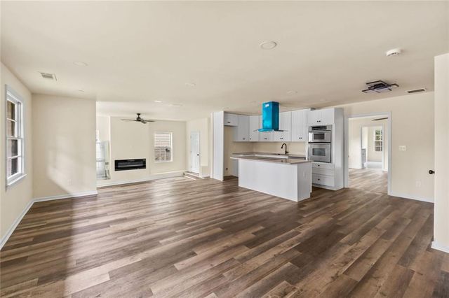 188 Oak SE Drive, Atlanta, GA 30354