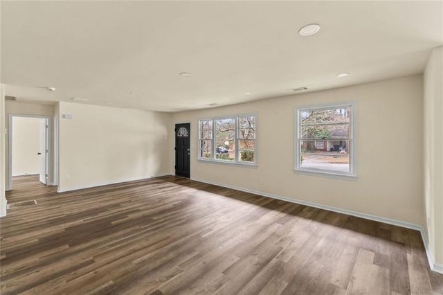 188 Oak SE Drive, Atlanta, GA 30354