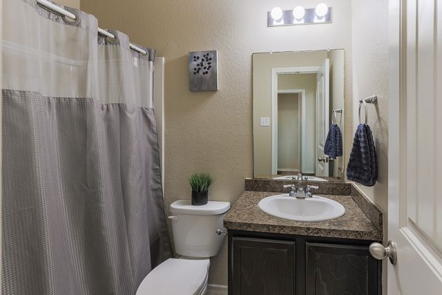 253 Meadowlands Drive, Ponder, TX 76259