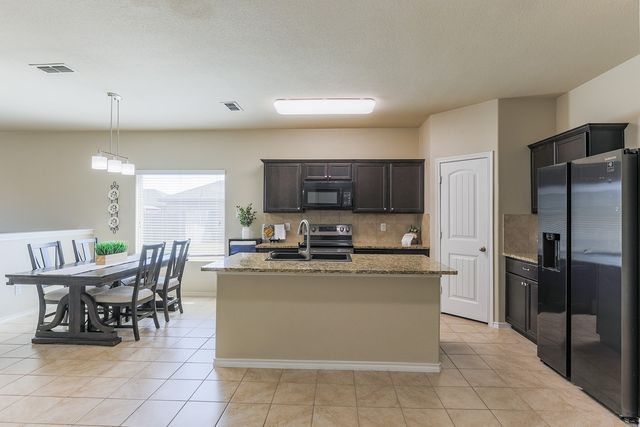 253 Meadowlands Drive, Ponder, TX 76259