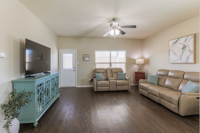 253 Meadowlands Drive, Ponder, TX 76259