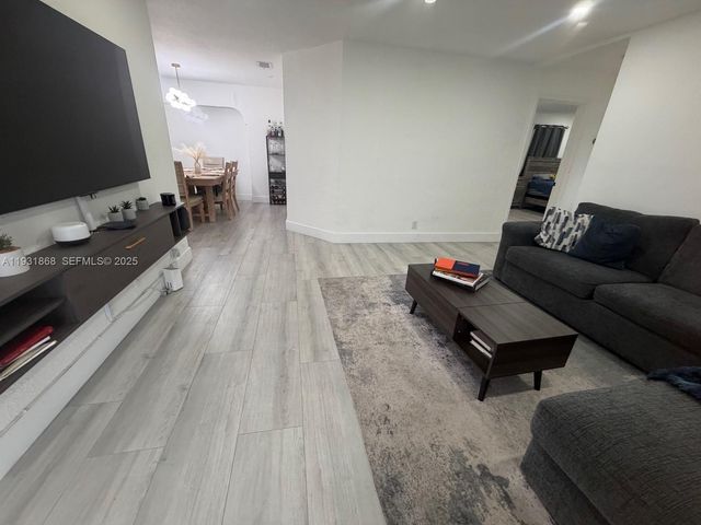 660 SW 30th Ter, Fort Lauderdale, FL 33312