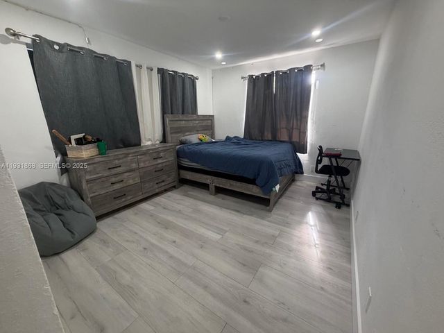 660 SW 30th Ter, Fort Lauderdale, FL 33312