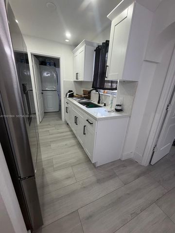 660 SW 30th Ter, Fort Lauderdale, FL 33312