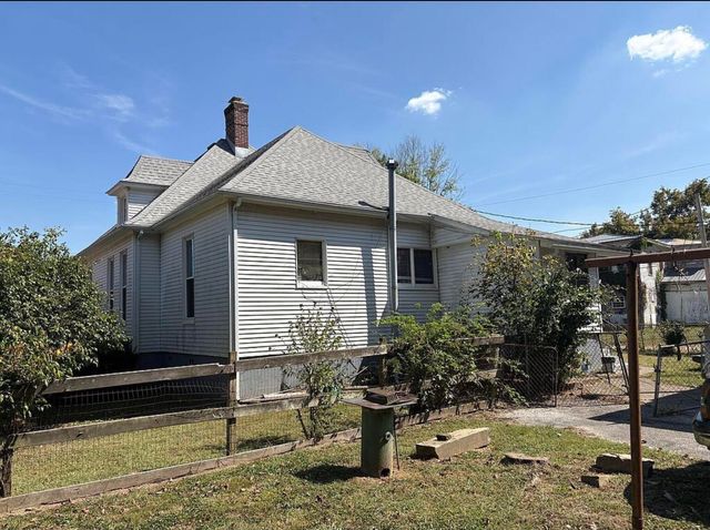 418 Front Street, Vanceburg, KY 41179