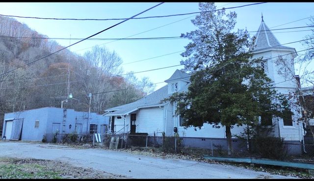 418 Front Street, Vanceburg, KY 41179