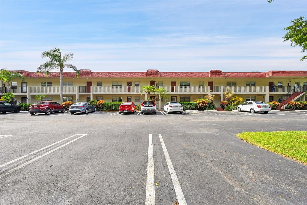 23 Abbey Ln 202, Delray Beach, FL 33446