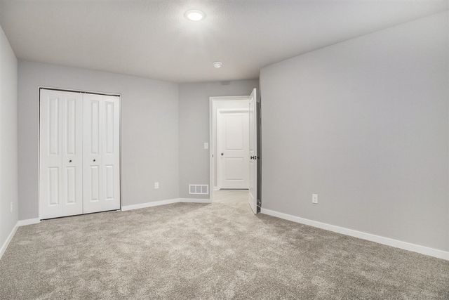 17545 Beechwood Lane, Spring Lake, MI 49456