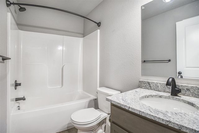 17545 Beechwood Lane, Spring Lake, MI 49456